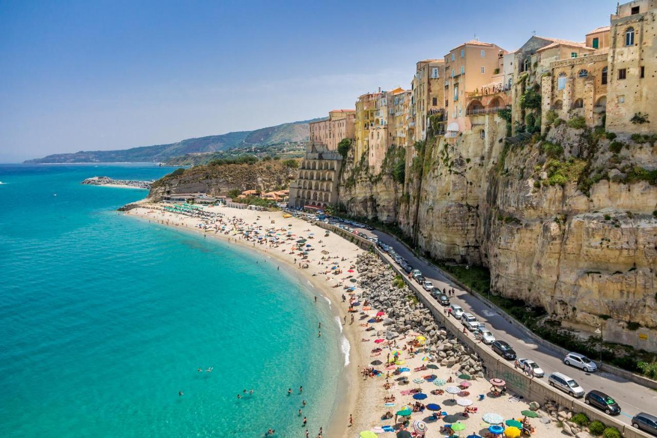 B&B The Sea - Family Rooms - Free Parking Тропея Экстерьер фото