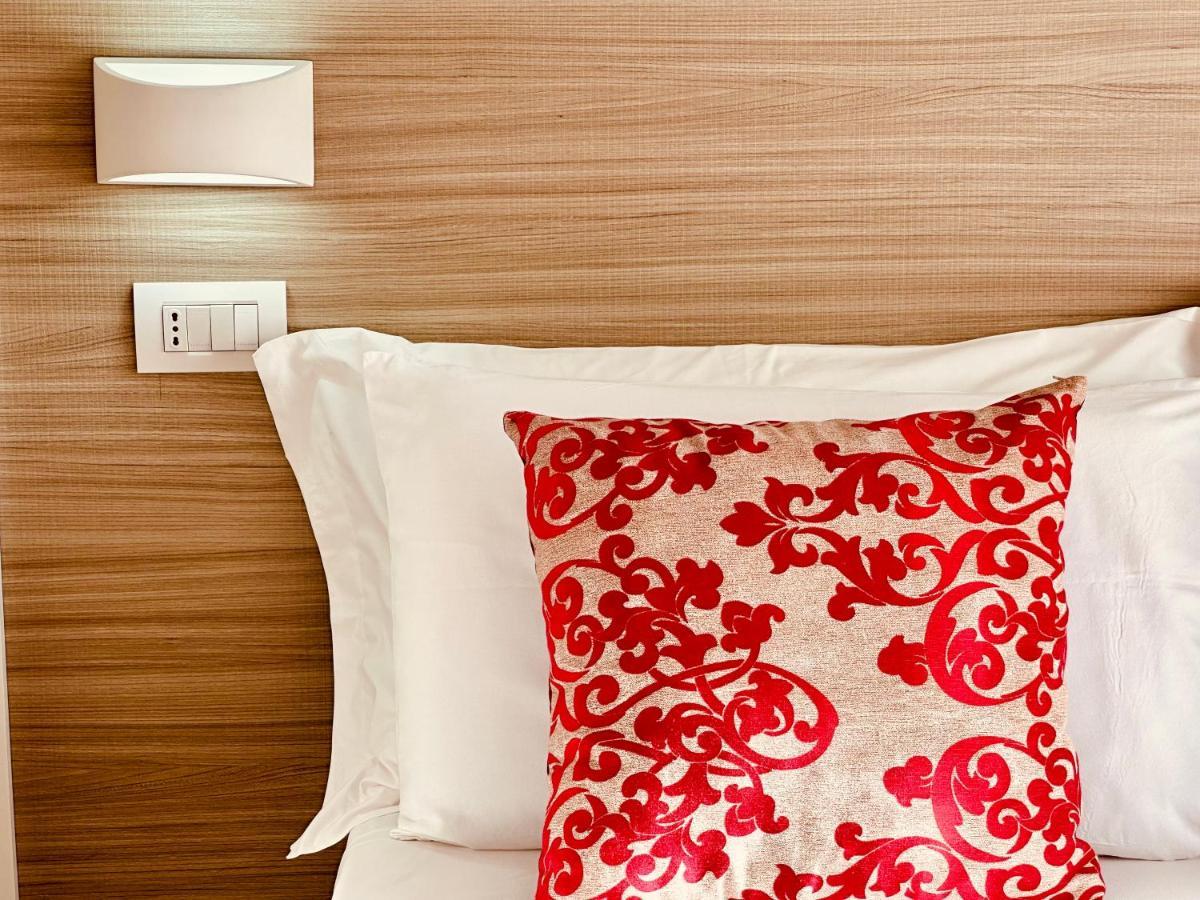 B&B The Sea - Family Rooms - Free Parking Тропея Экстерьер фото